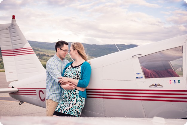 Kelowna-airport-engagement-session_airplane-portraits_61_by-Kevin-Trowbridge