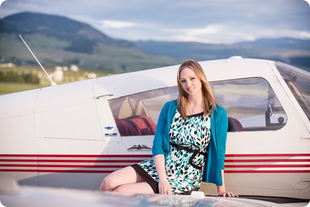 Kelowna-airport-engagement-session_airplane-portraits_70_by-Kevin-Trowbridge